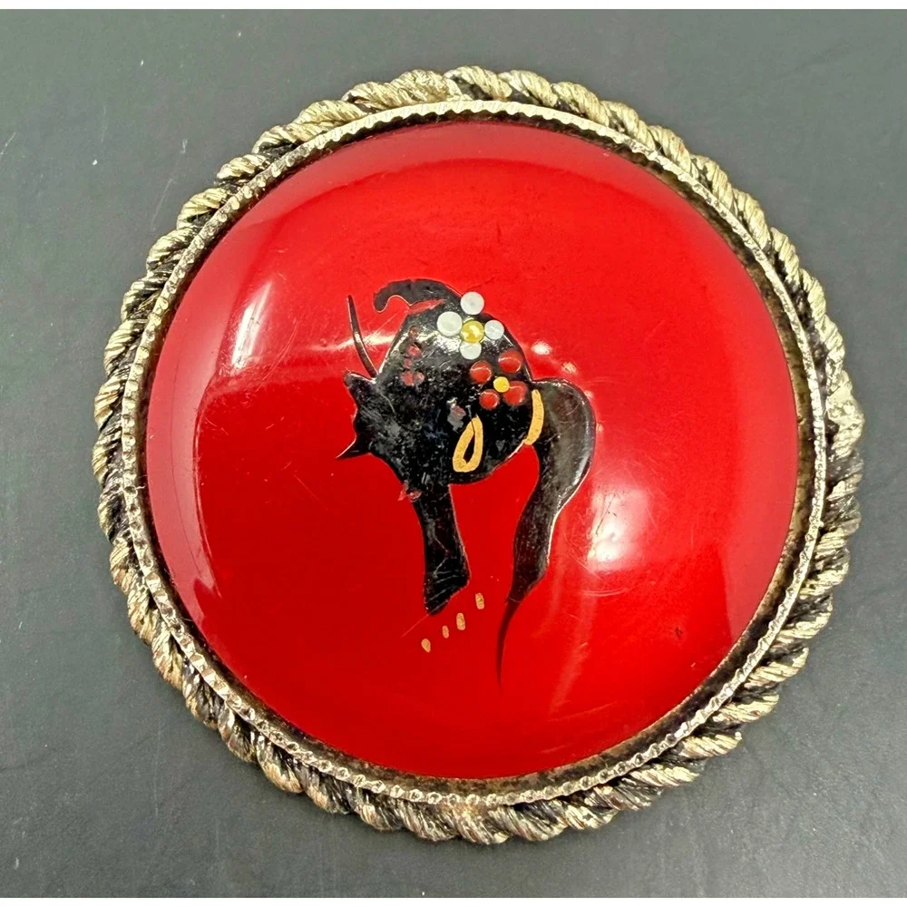 Vintage Hand Painted Red Cabochon Lady Silhouette Brooch Rope Frame - Picture 2 of 6